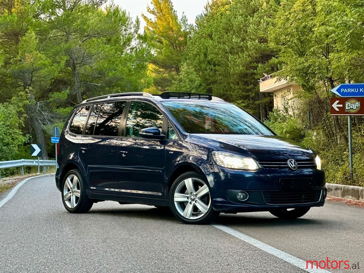 2013' Volkswagen Touran photo #5