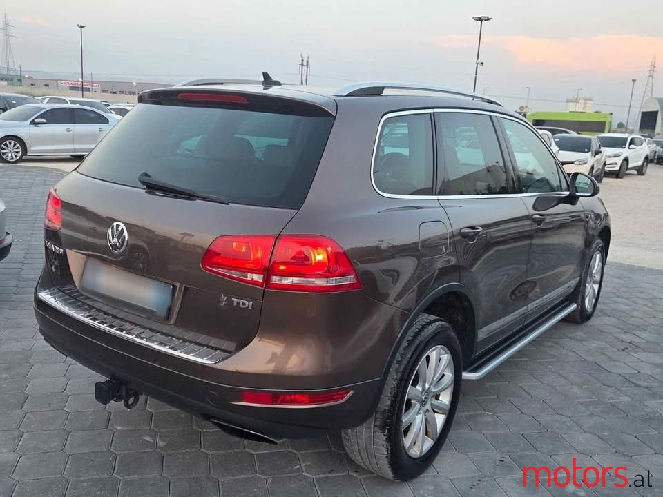 2013' Volkswagen Touareg photo #4