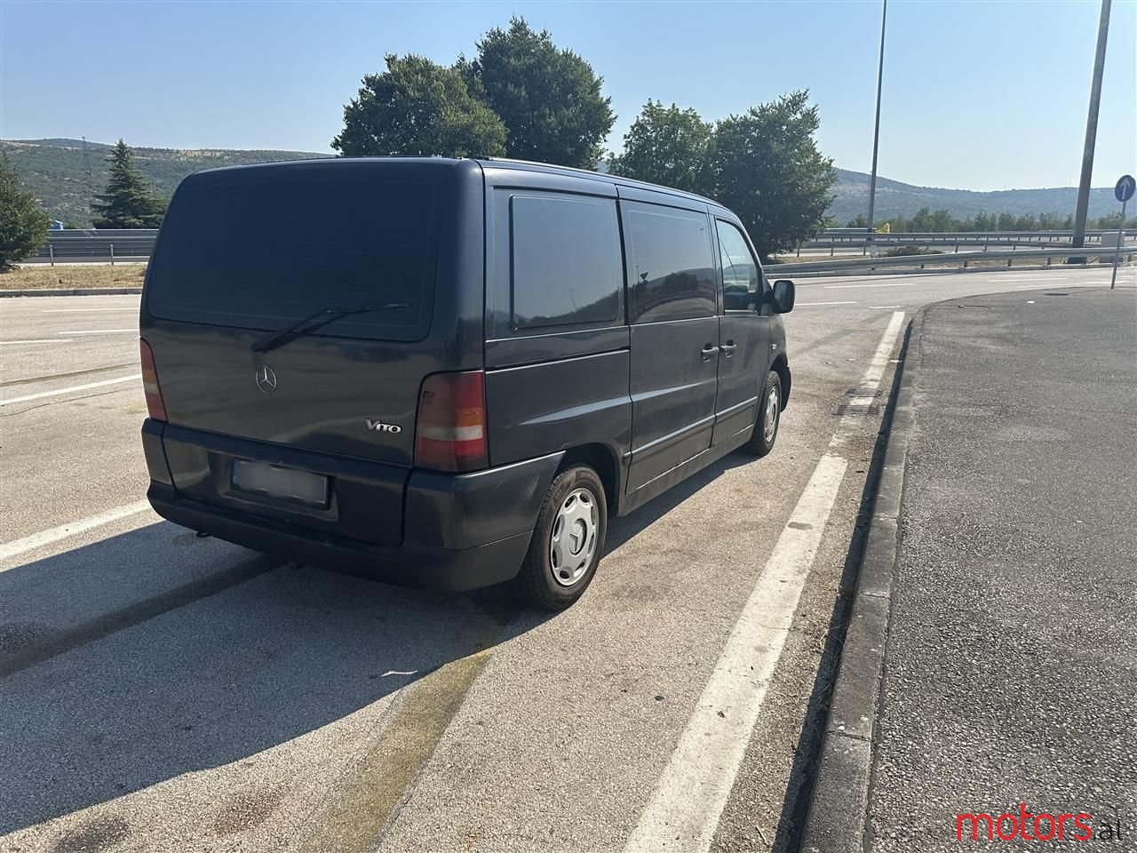 2000' Mercedes-Benz V 220 photo #3