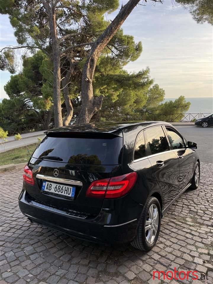 2012' Mercedes-Benz B 200 photo #3