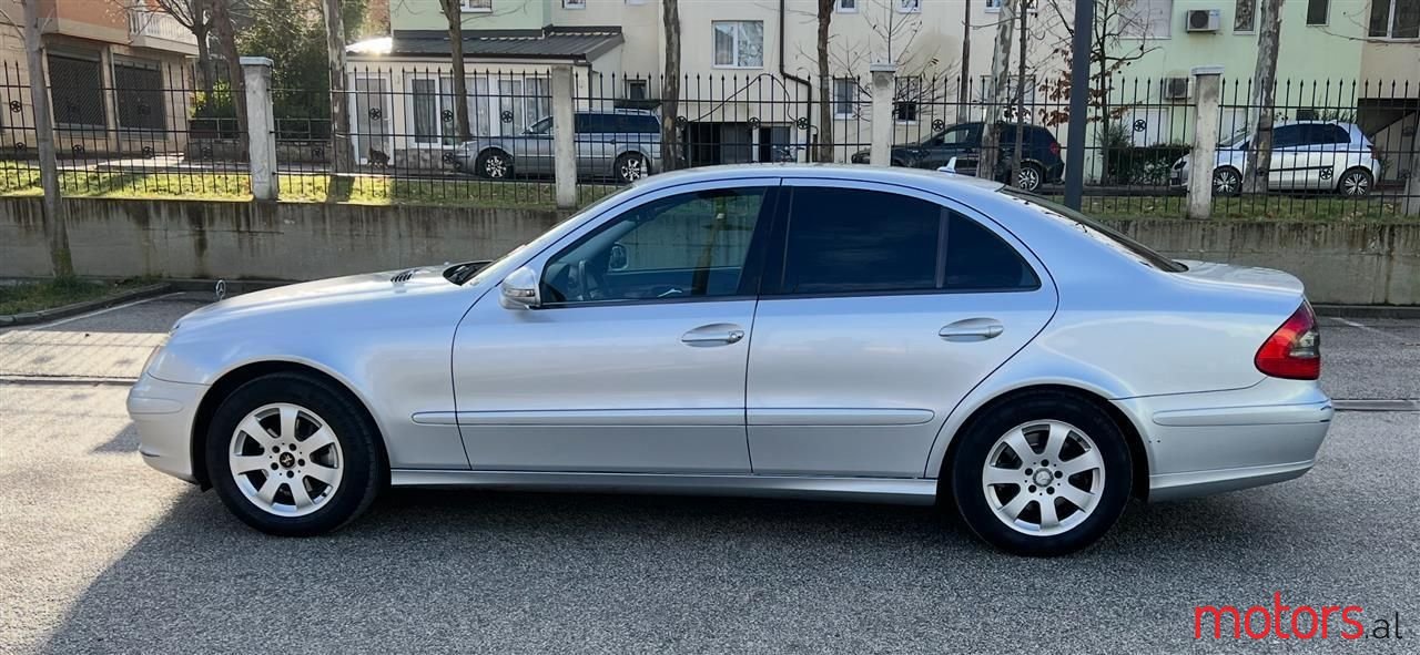 2008' Mercedes-Benz E 200 photo #2