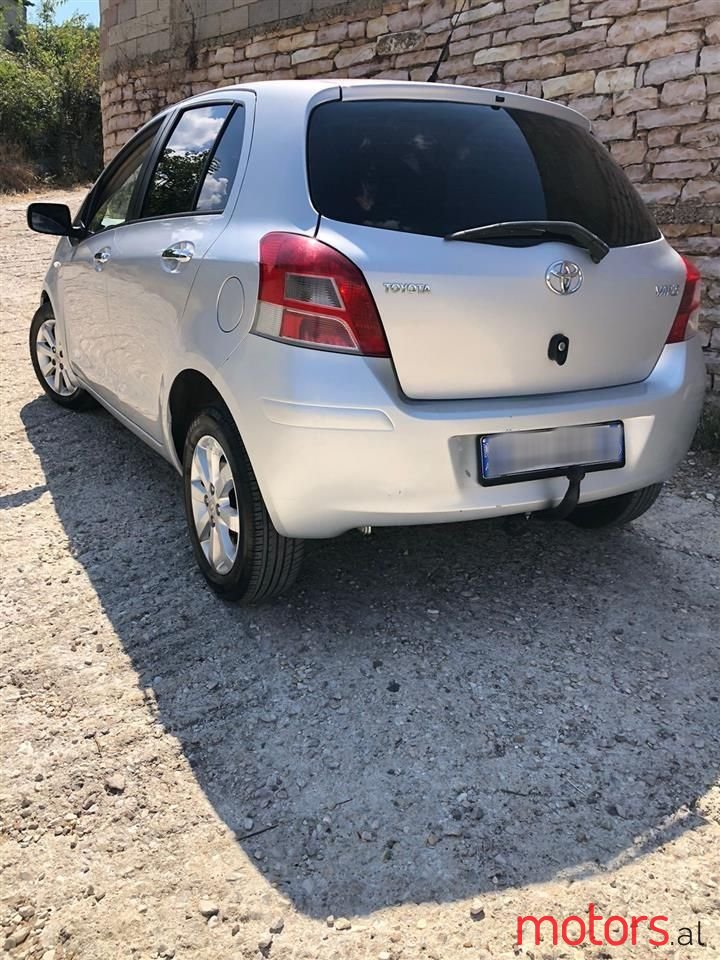 2010' Toyota Yaris photo #1