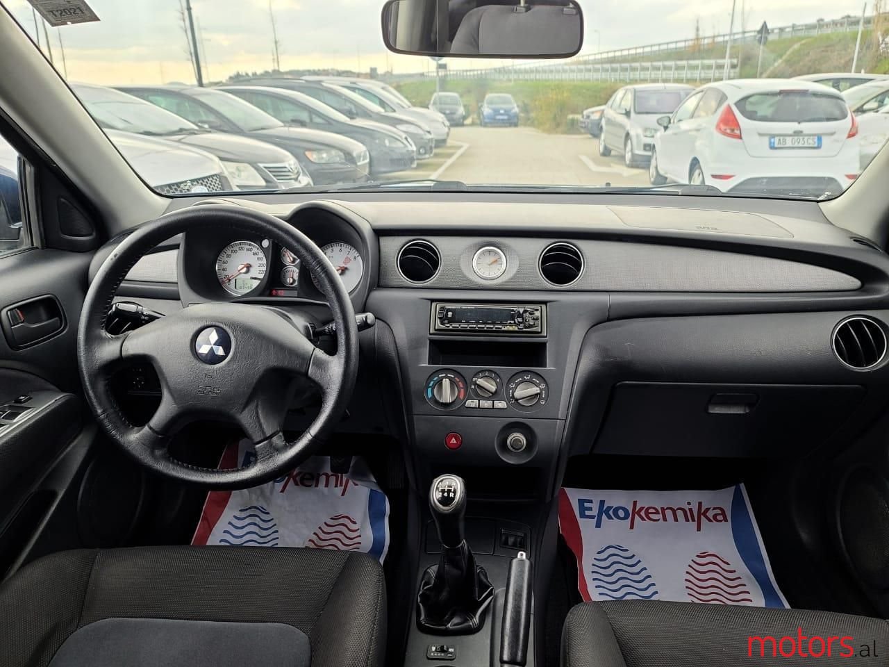 2005' Mitsubishi Outlander photo #6