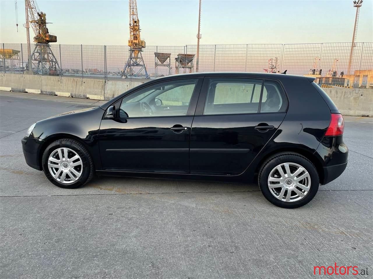 2005' Volkswagen Golf photo #6