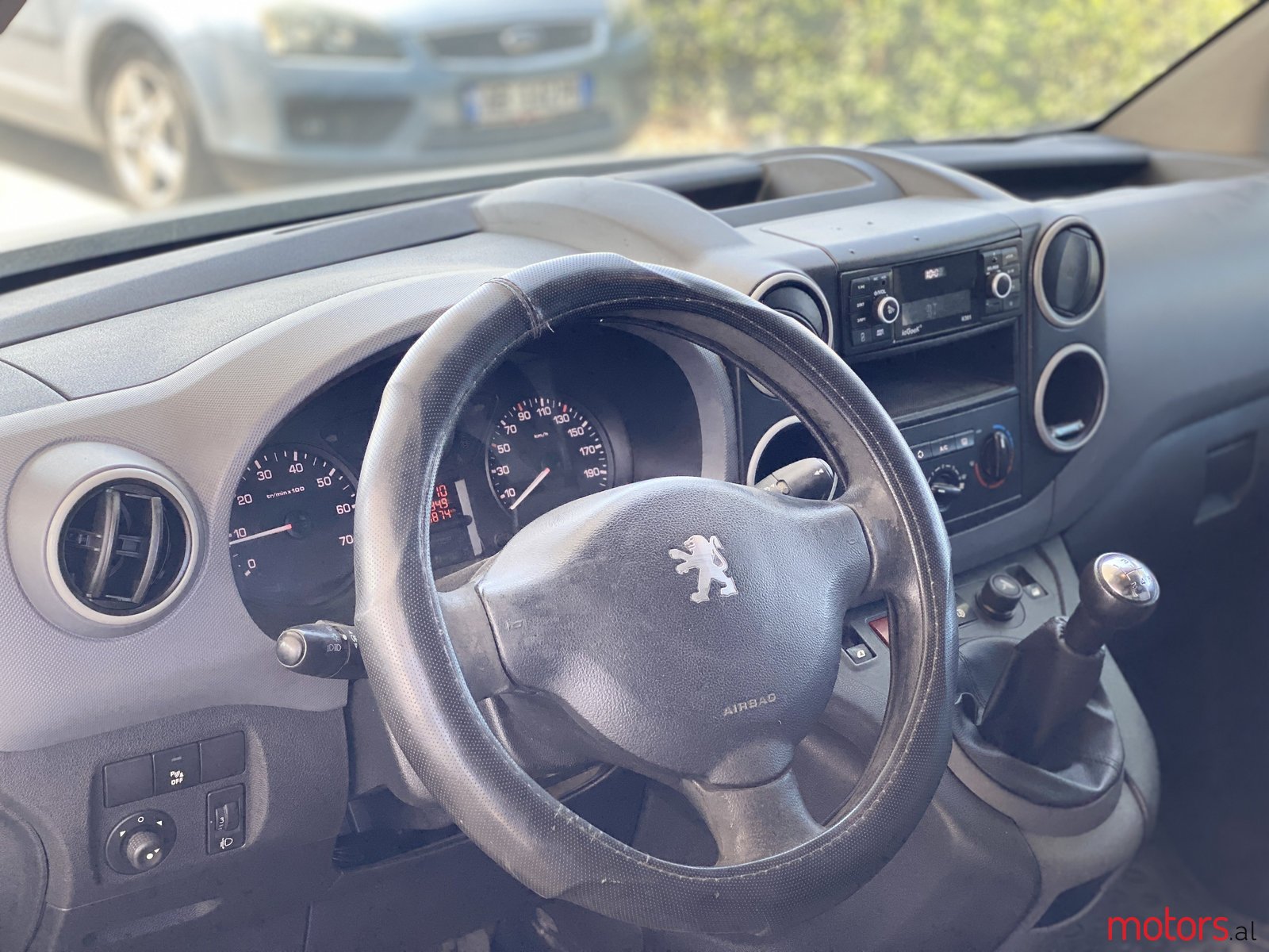 2011' Peugeot Partner photo #7