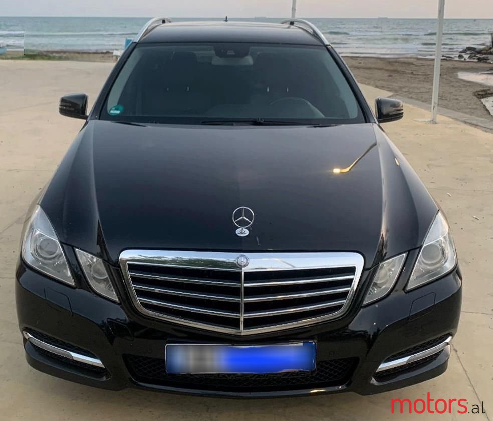 2012' Mercedes-Benz E 220 photo #1