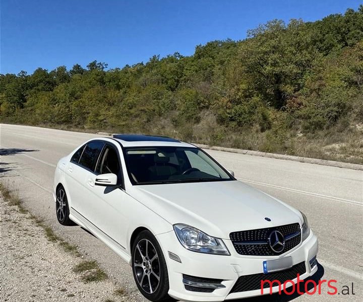 2012' Mercedes-Benz C 300 photo #2