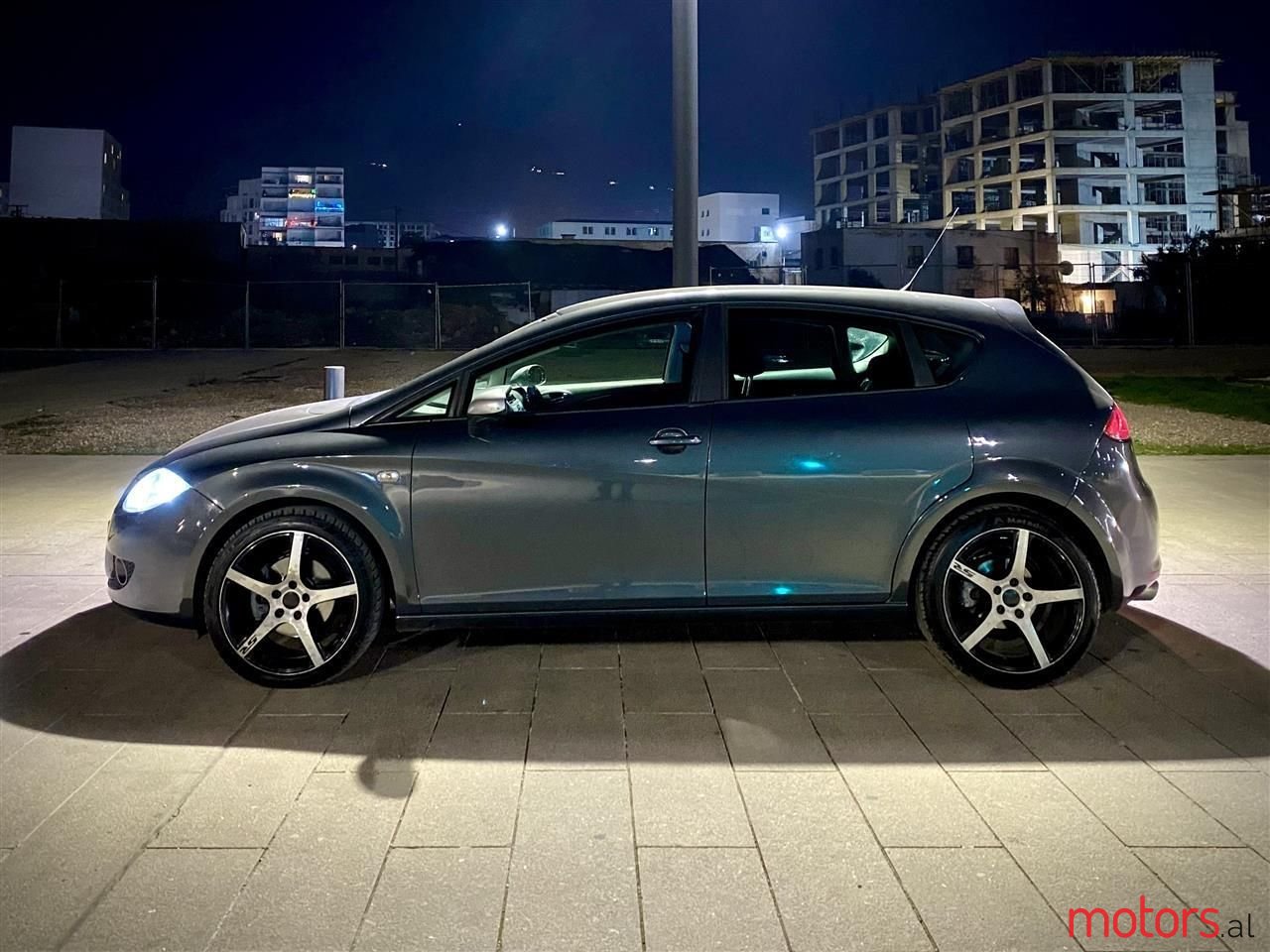 2006' SEAT Leon photo #1