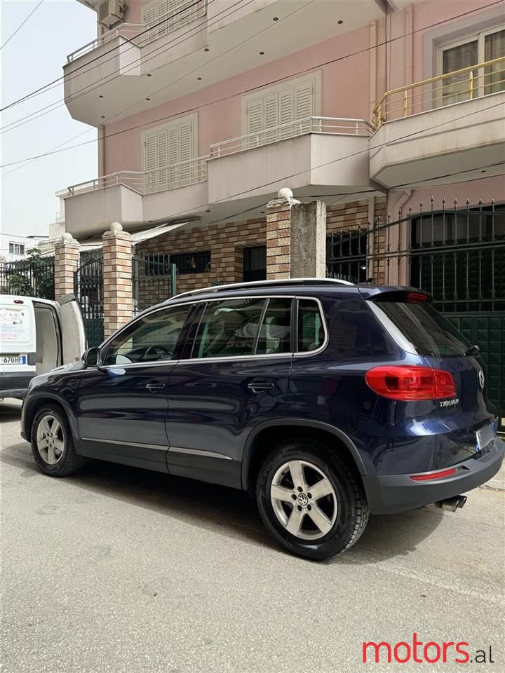 2012' Volkswagen Tiguan photo #2