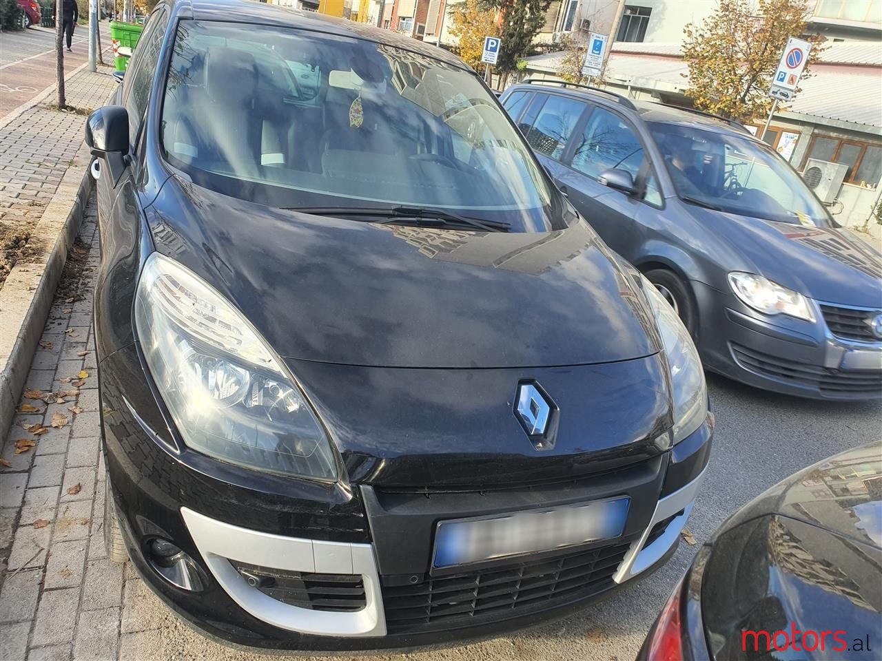 2011' Renault Megane photo #3