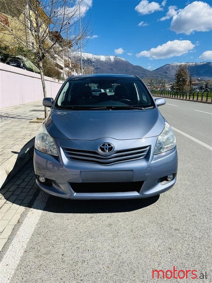 2009' Toyota Verso photo #2