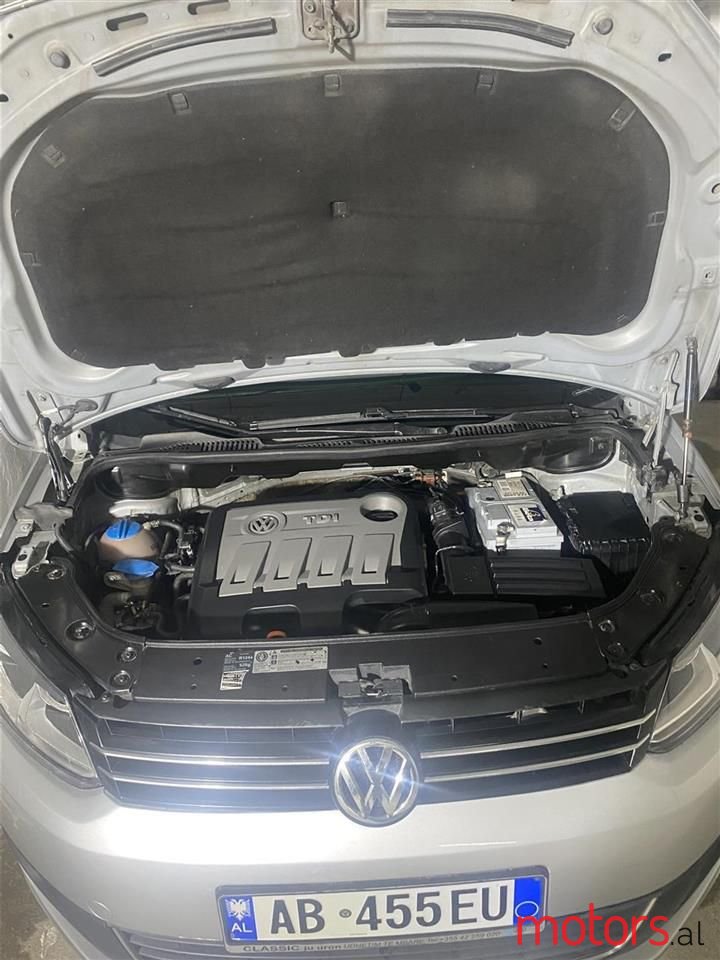 2010' Volkswagen Touran photo #6