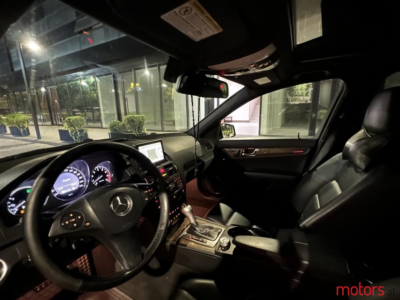 2011' Mercedes-Benz C 300 photo #6