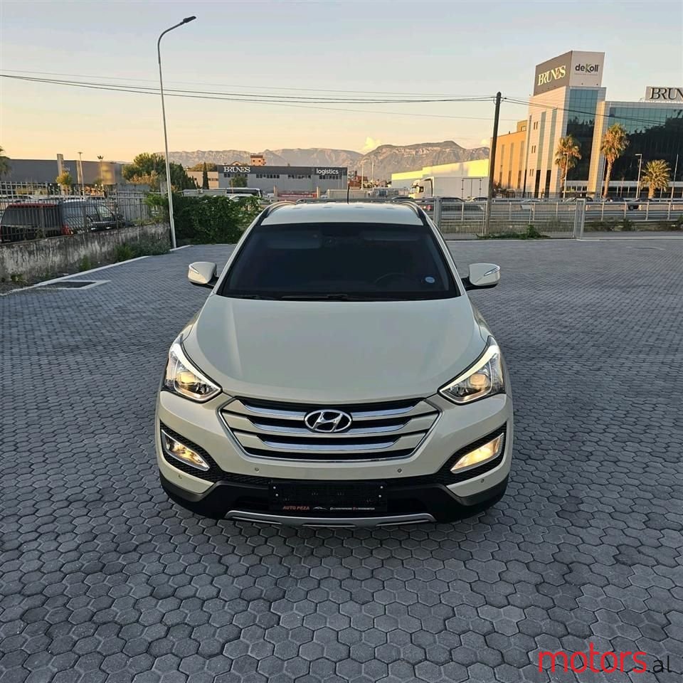 2013' Hyundai Santa Fe photo #2