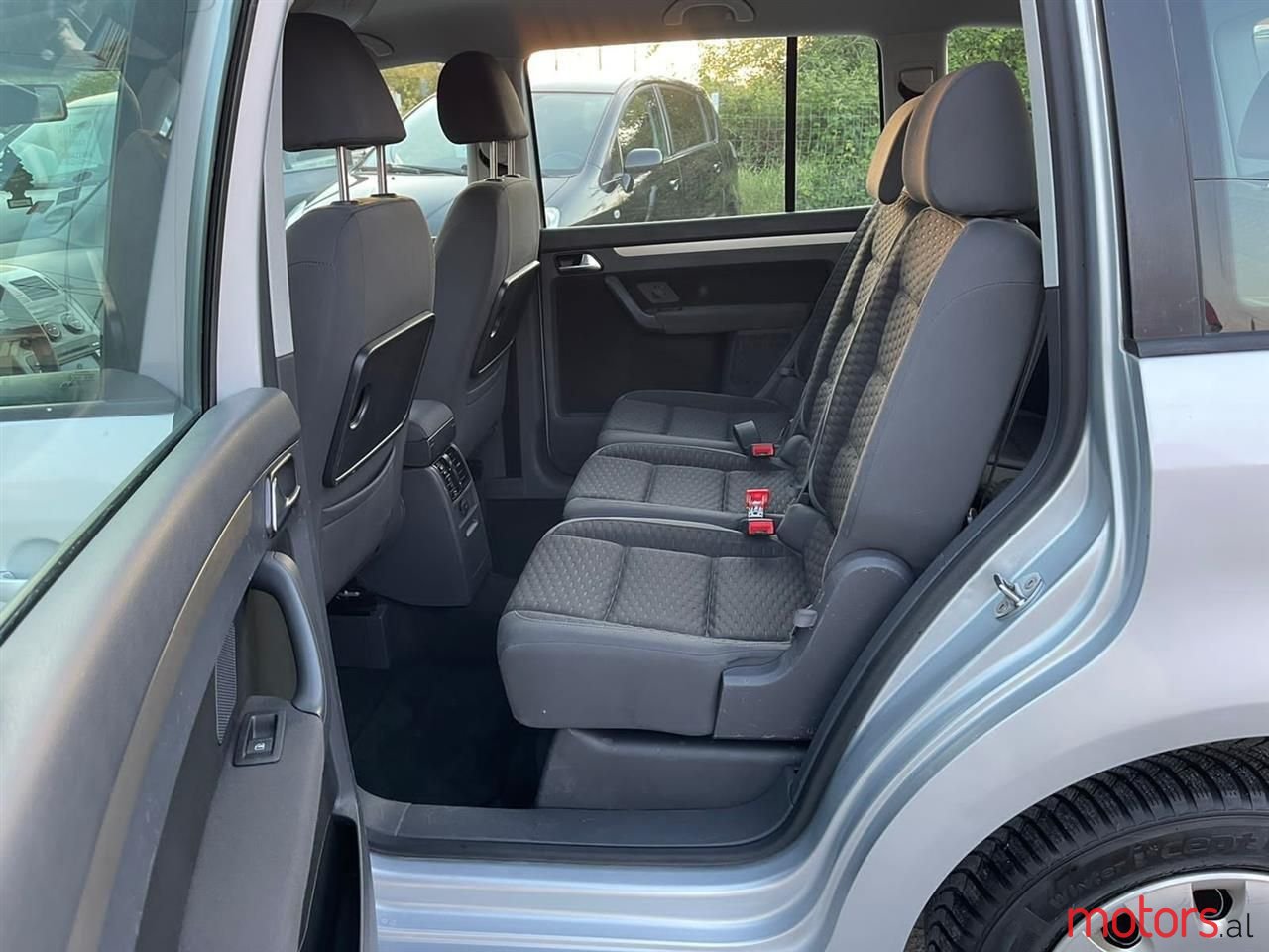 2007' Volkswagen Touran photo #4