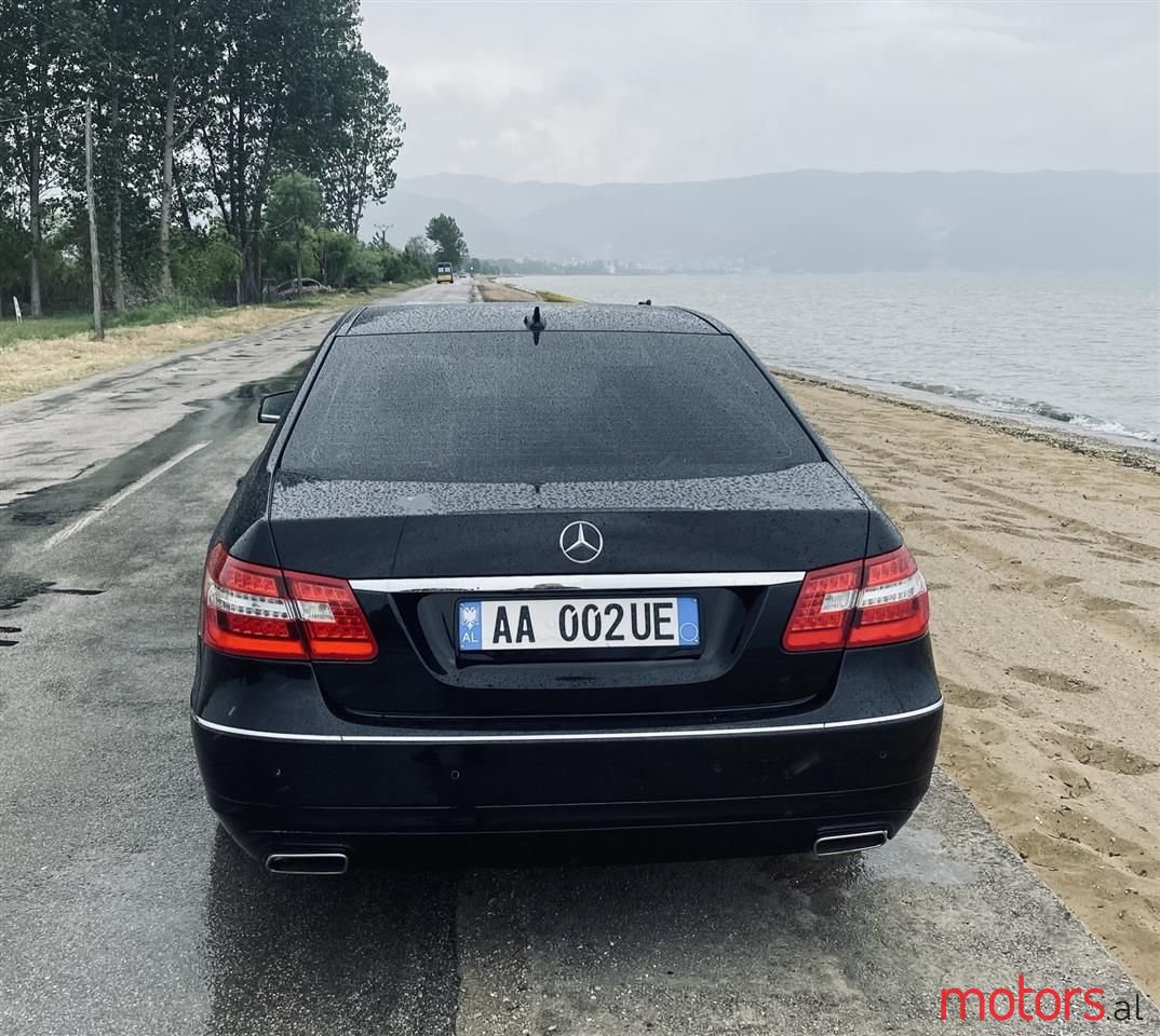 2010' Mercedes-Benz 220 photo #2