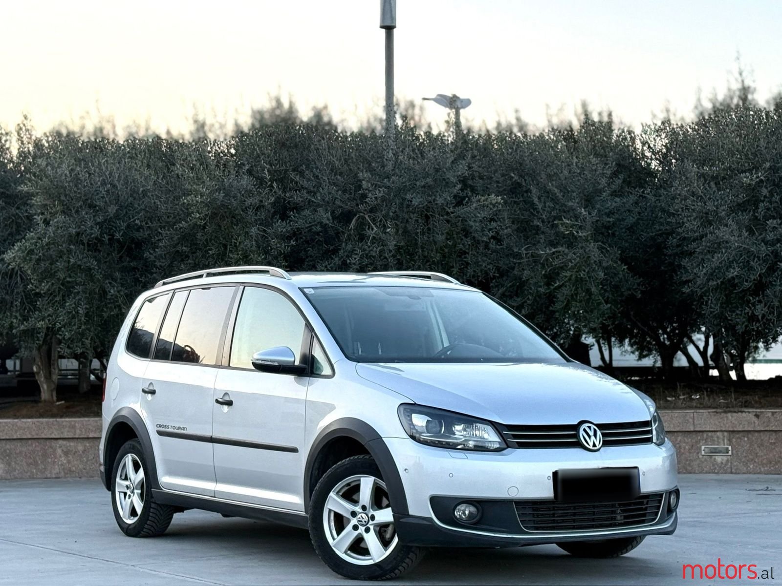 2012' Volkswagen Touran photo #1