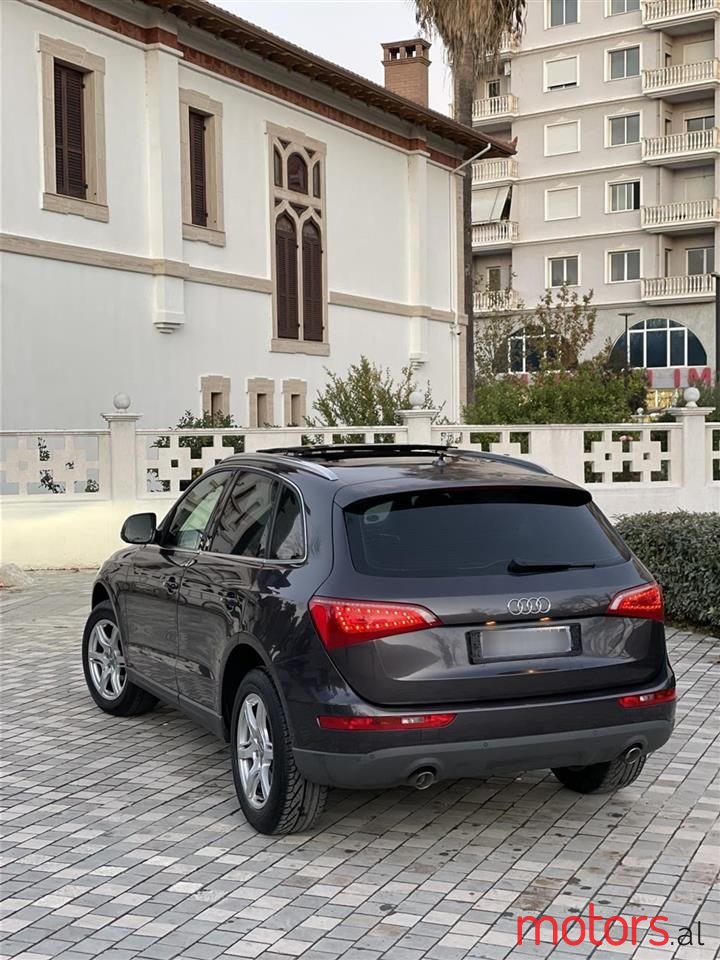 2010' Audi Q5 photo #5