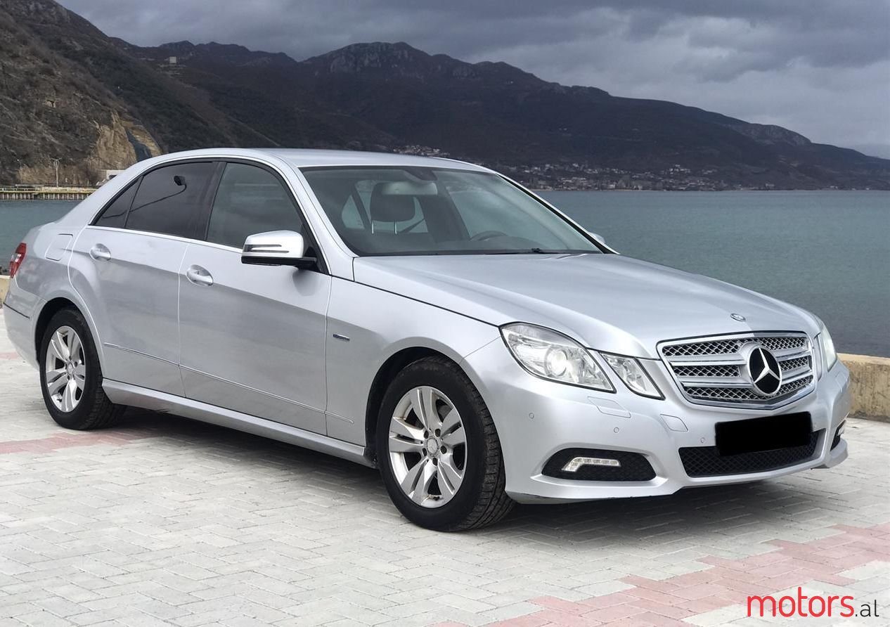 2011' Mercedes-Benz E 220 photo #1