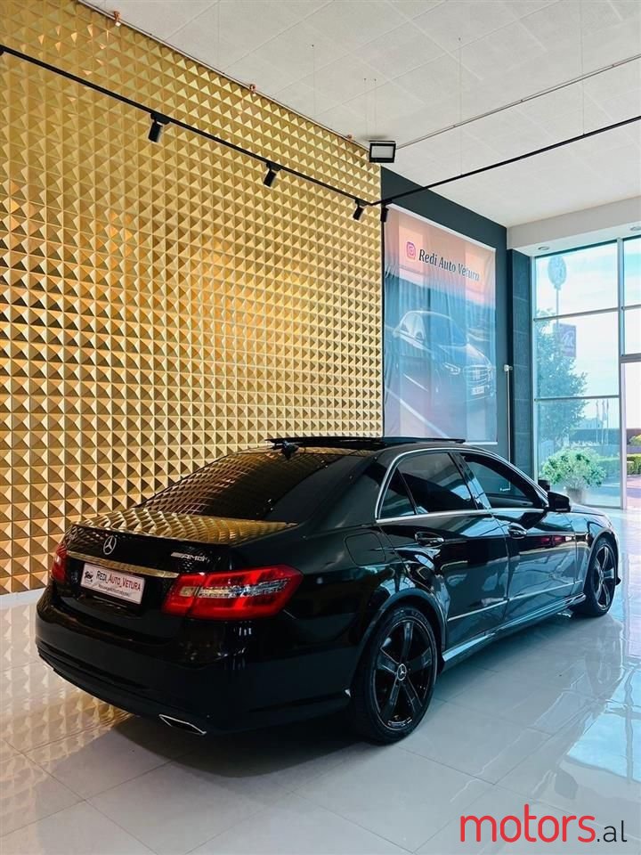 2011' Mercedes-Benz E 350 photo #5