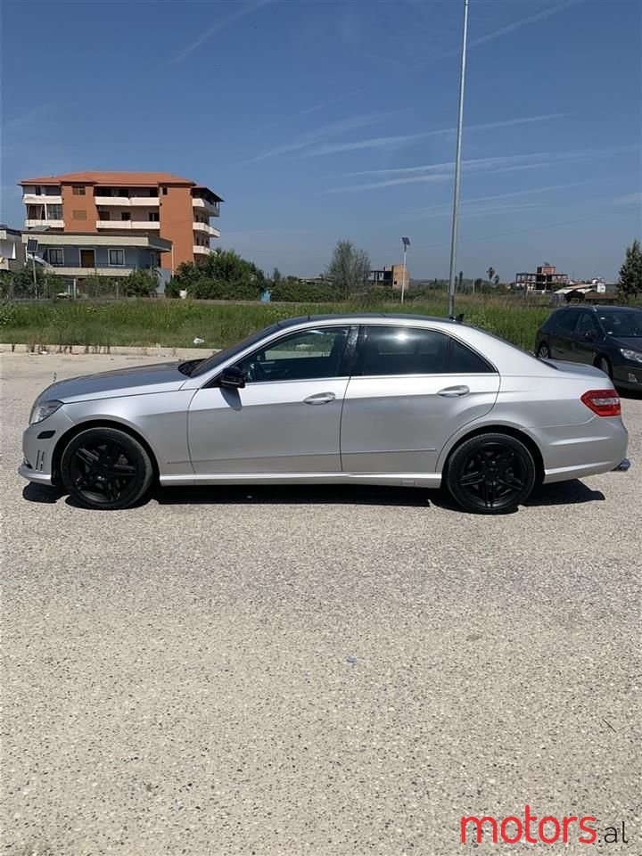 2011' Mercedes-Benz E 55 AMG photo #2