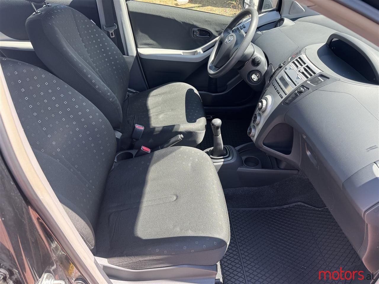 2008' Toyota Yaris photo #5