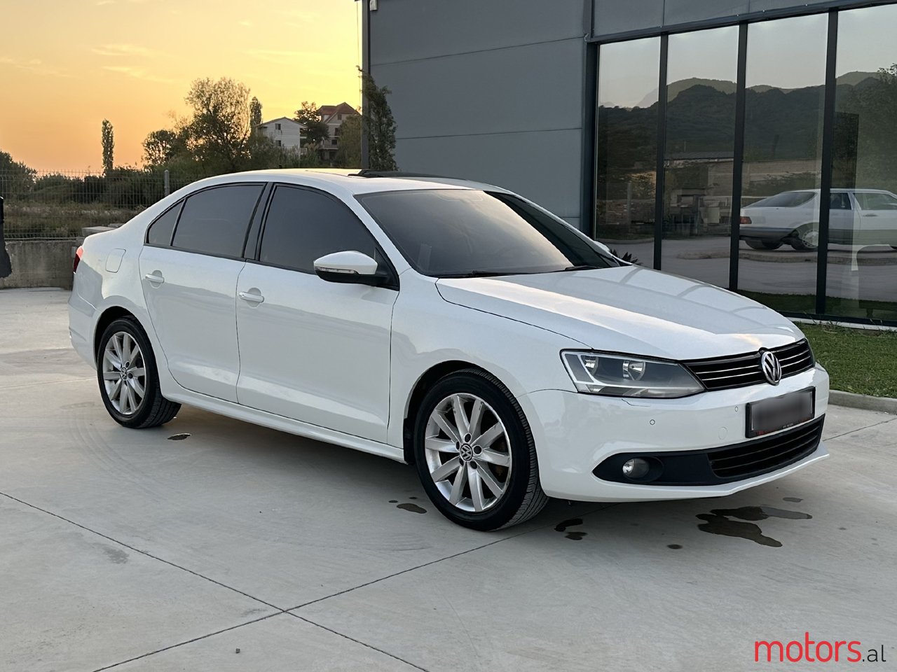 2011' Volkswagen Jetta photo #2