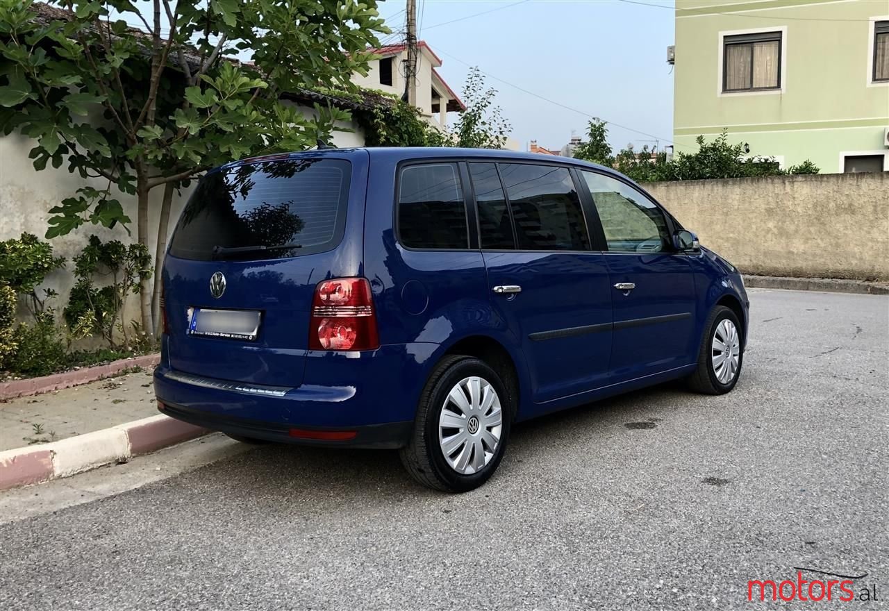 2008' Volkswagen Touran photo #4