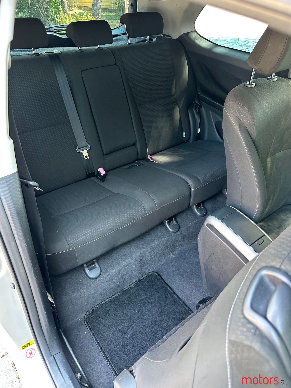 2009' Toyota Auris photo #3