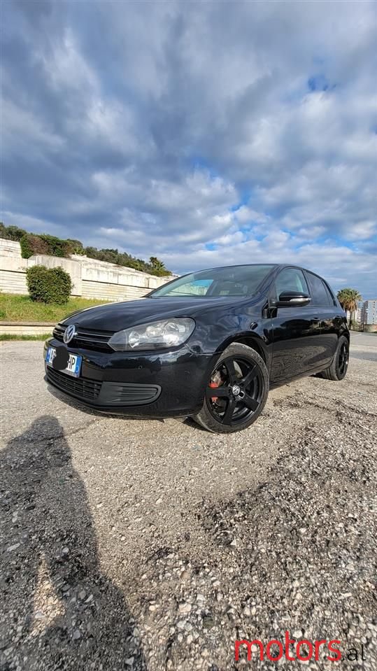 2009' Volkswagen Golf photo #2