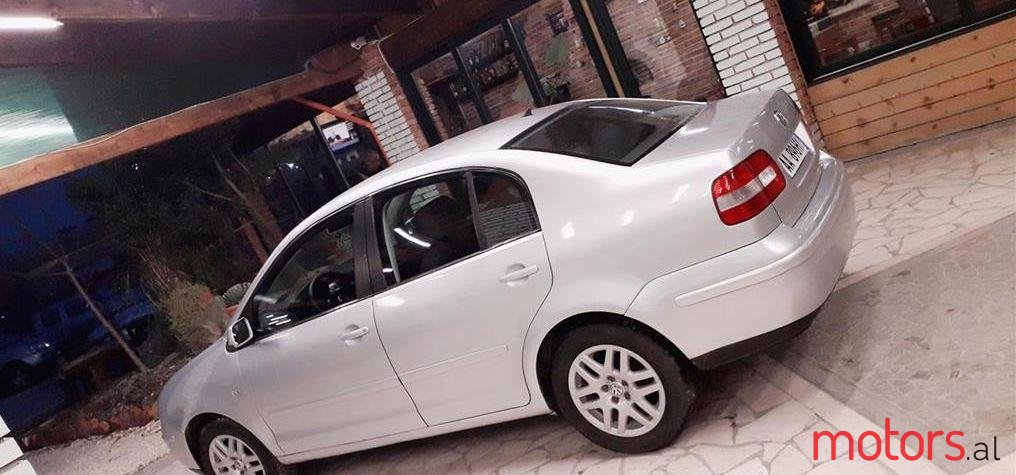 2005' Volkswagen Polo photo #1