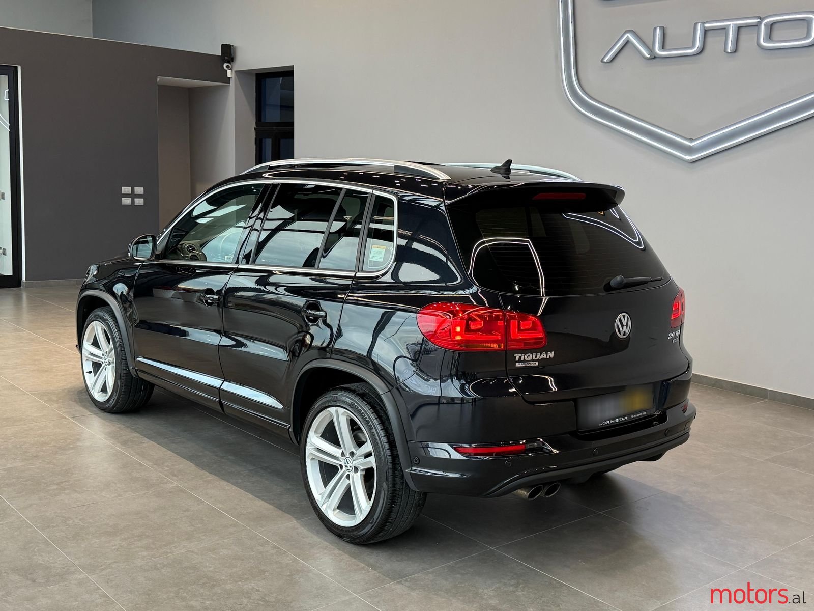 2012' Volkswagen Tiguan photo #5