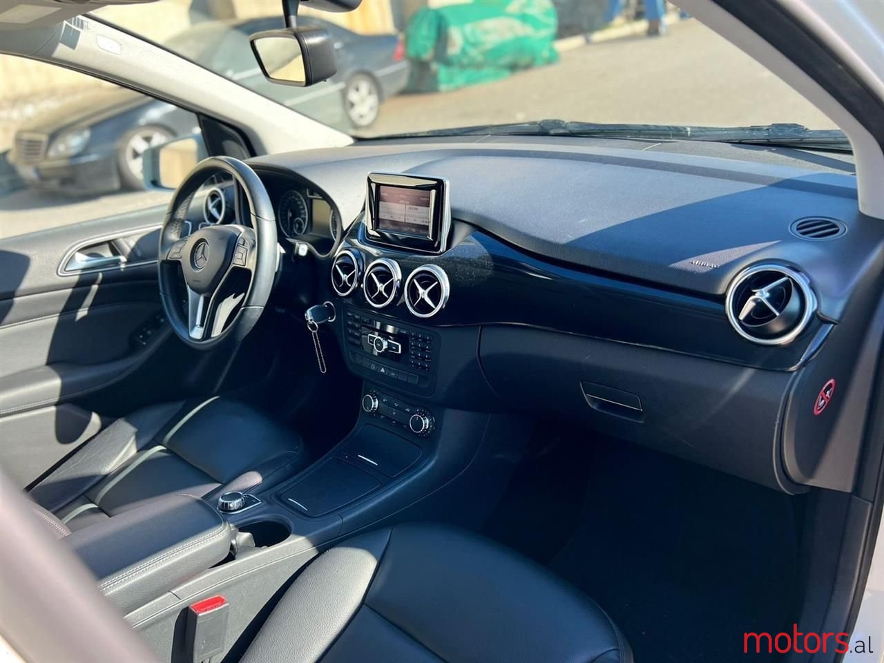 2013' Mercedes-Benz B 250 photo #6