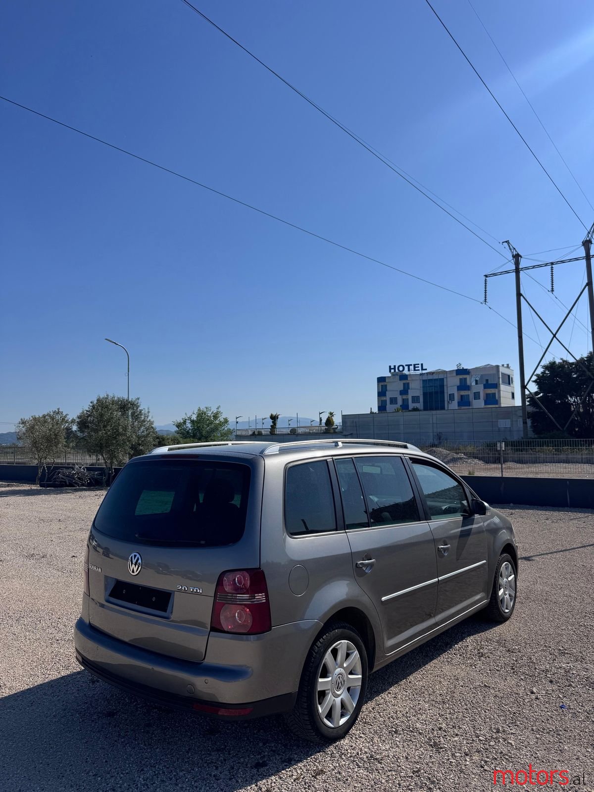 2007' Volkswagen Touran photo #2