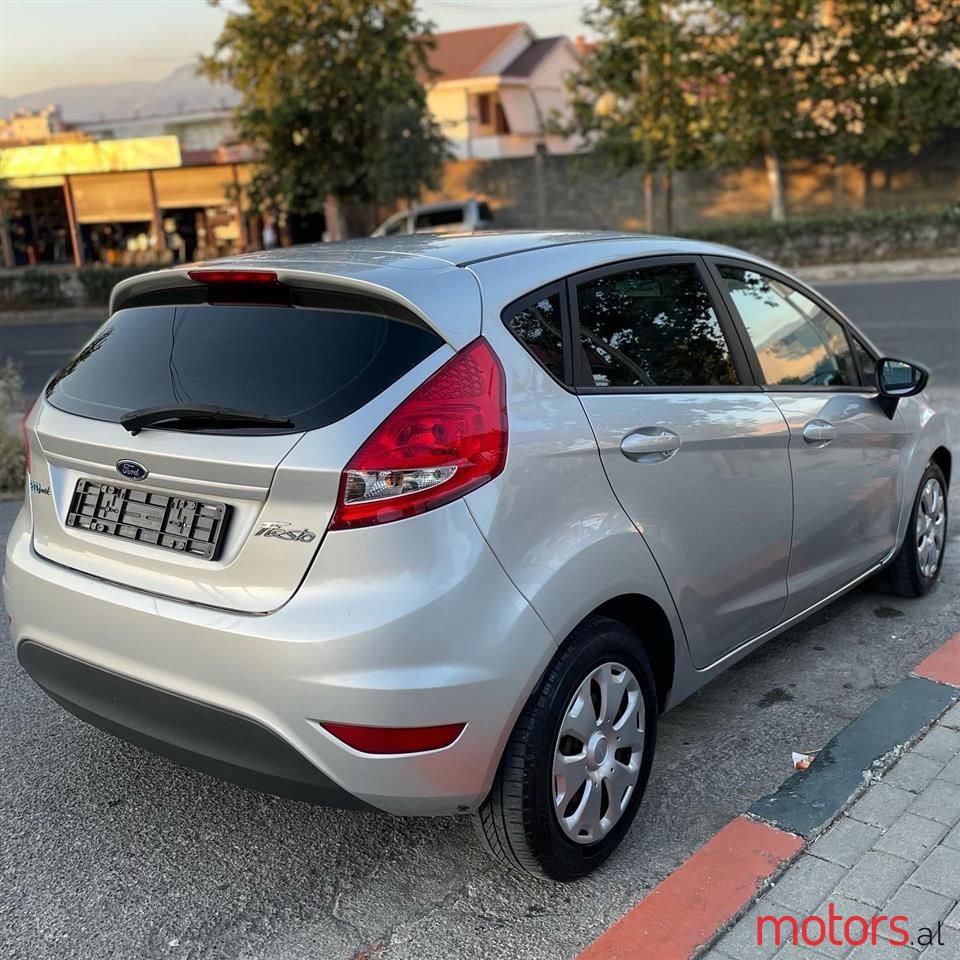 2010' Ford Fiesta photo #4