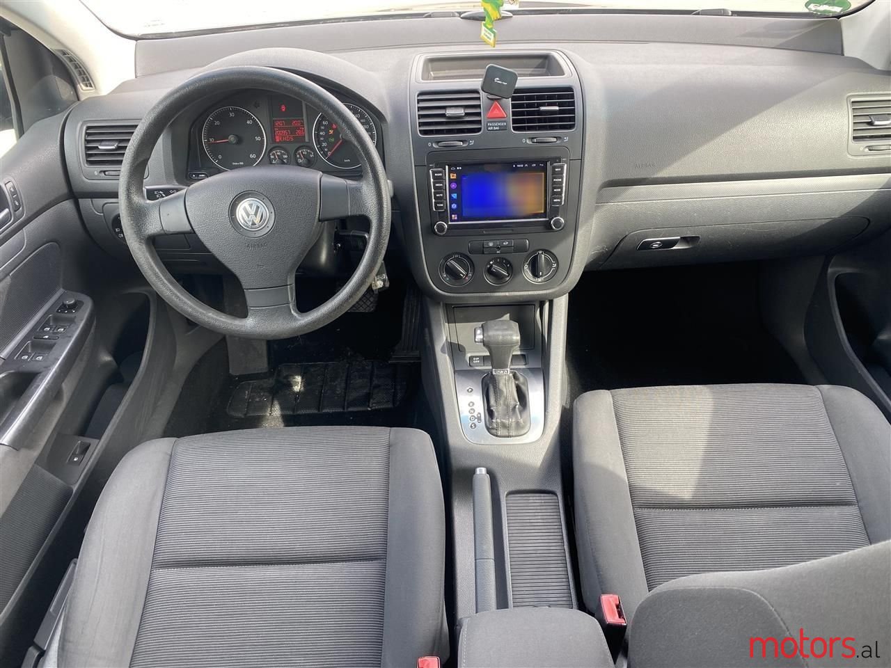 2008' Volkswagen Golf photo #4