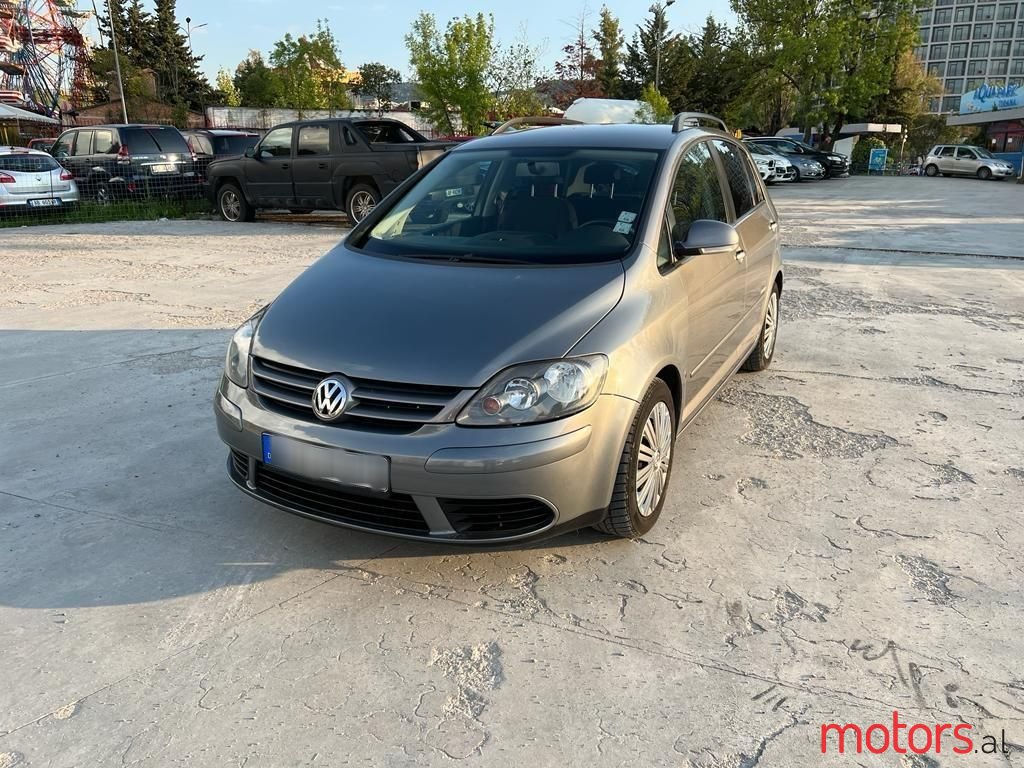 2008' Volkswagen Golf Plus photo #5