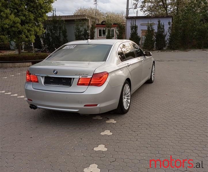 2011' BMW 730 photo #2