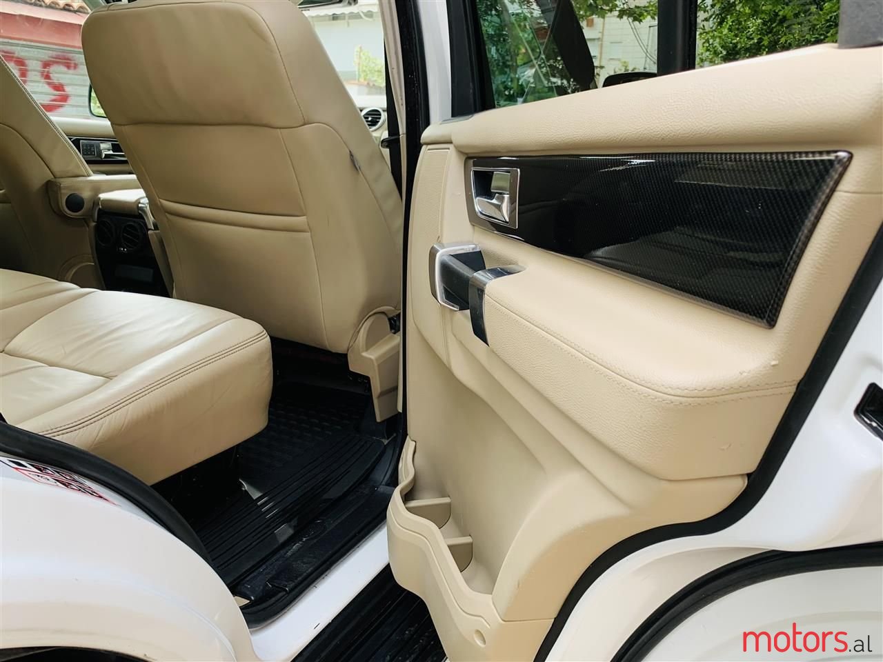 2011' Land Rover Discovery photo #4