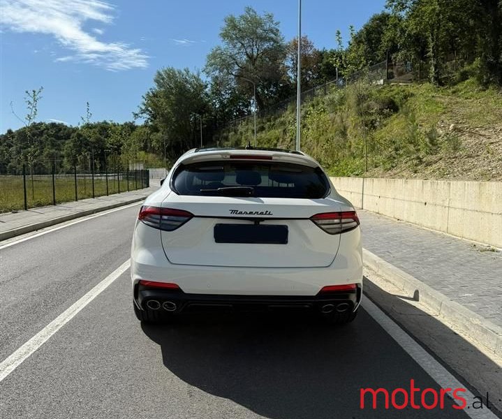 2022' Maserati Levante photo #4