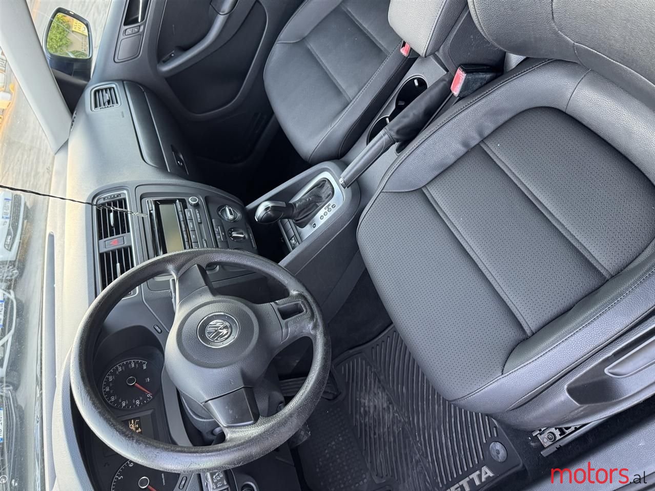 2012' Volkswagen Jetta photo #5