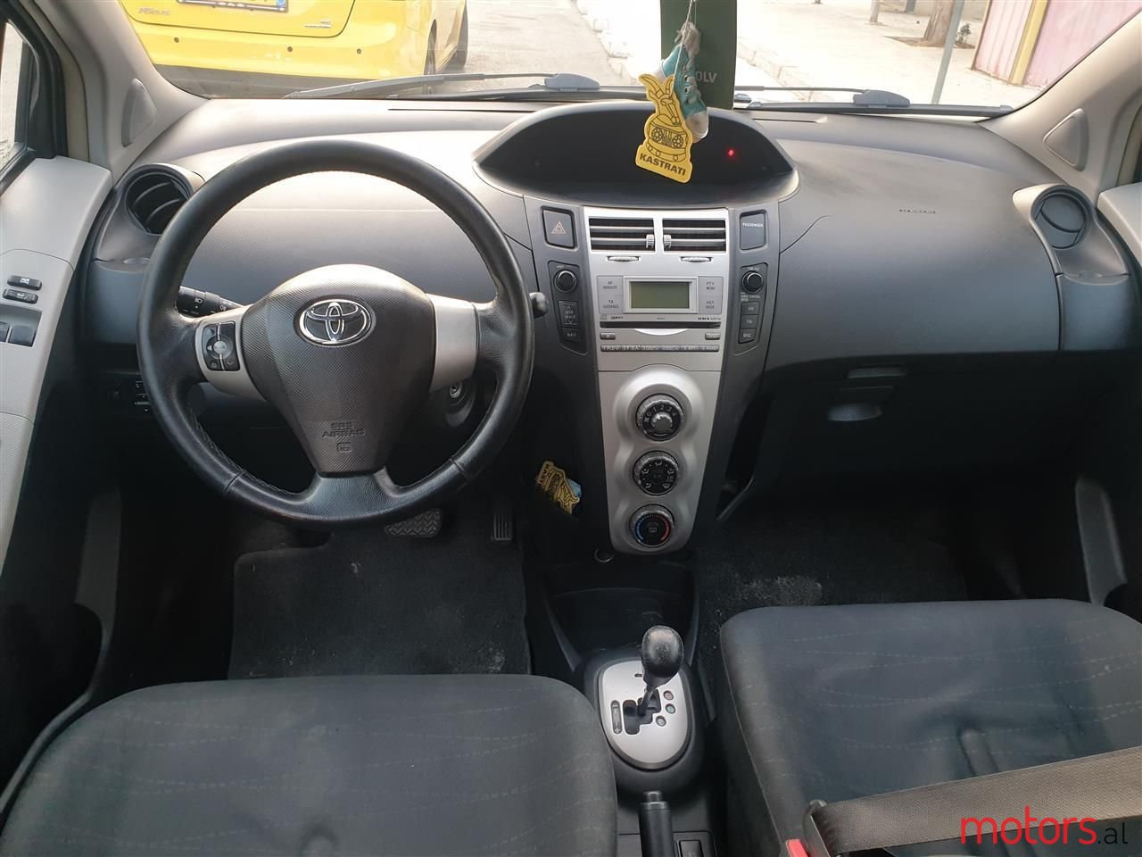 2008' Toyota Yaris photo #2