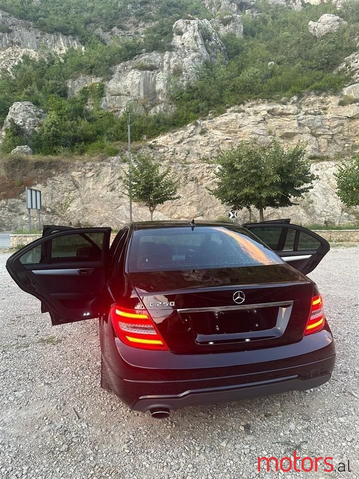 2012' Mercedes-Benz C 250 photo #1