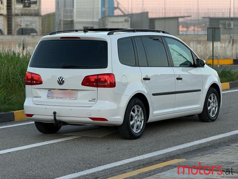 2012' Volkswagen Touran photo #5