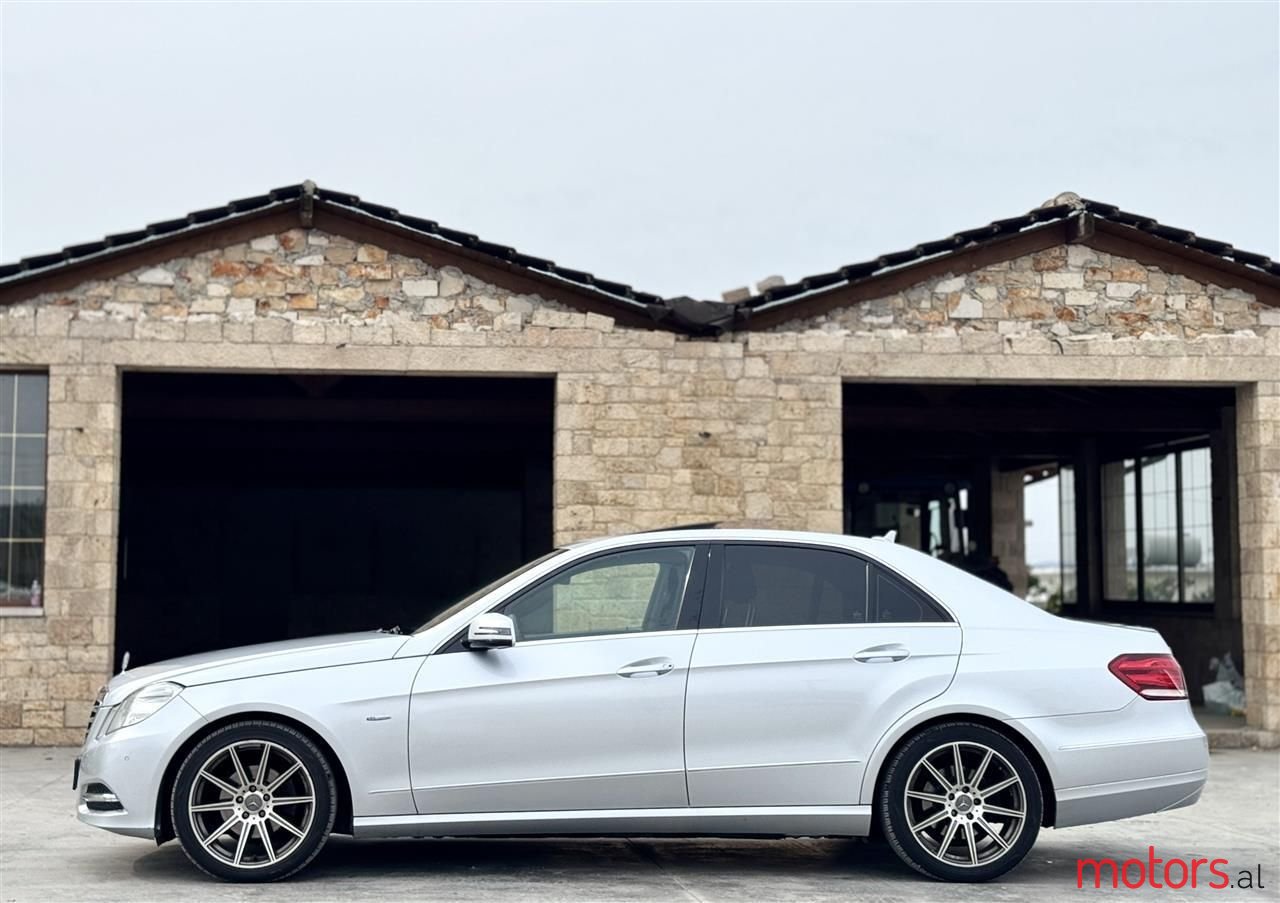 2012' Mercedes-Benz E 220 photo #5