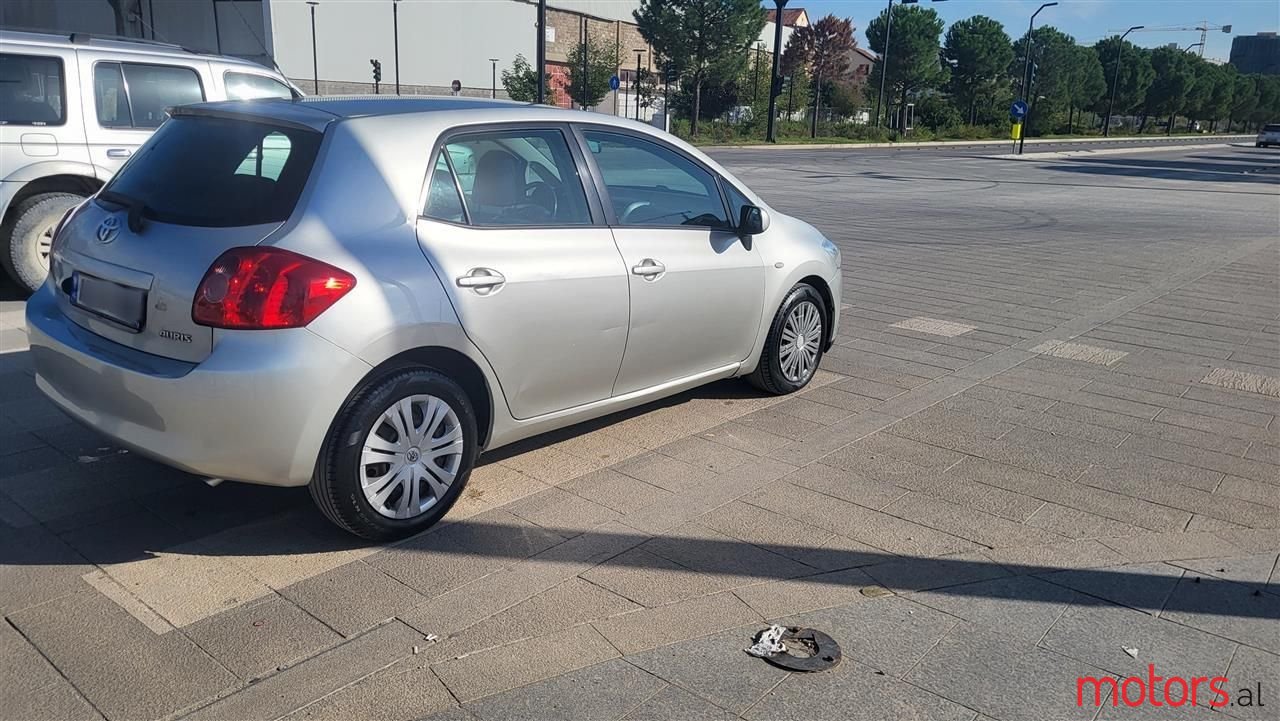 2008' Toyota Auris photo #3