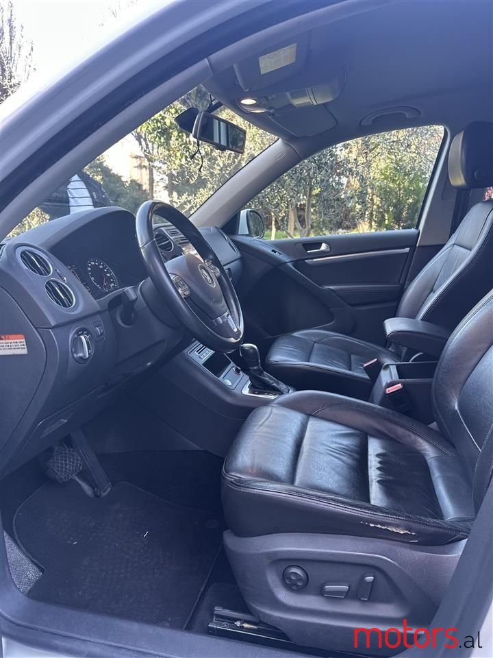 2015' Volkswagen Tiguan photo #6