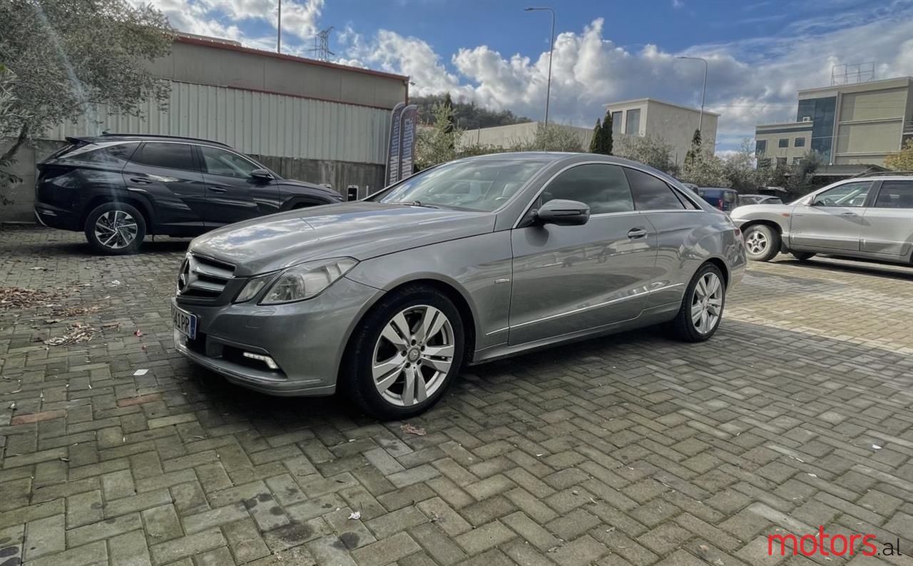2009' Mercedes-Benz E 250 photo #1