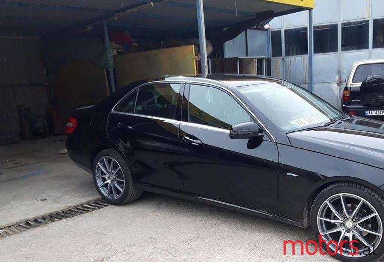 2010' Mercedes-Benz E 200 photo #1