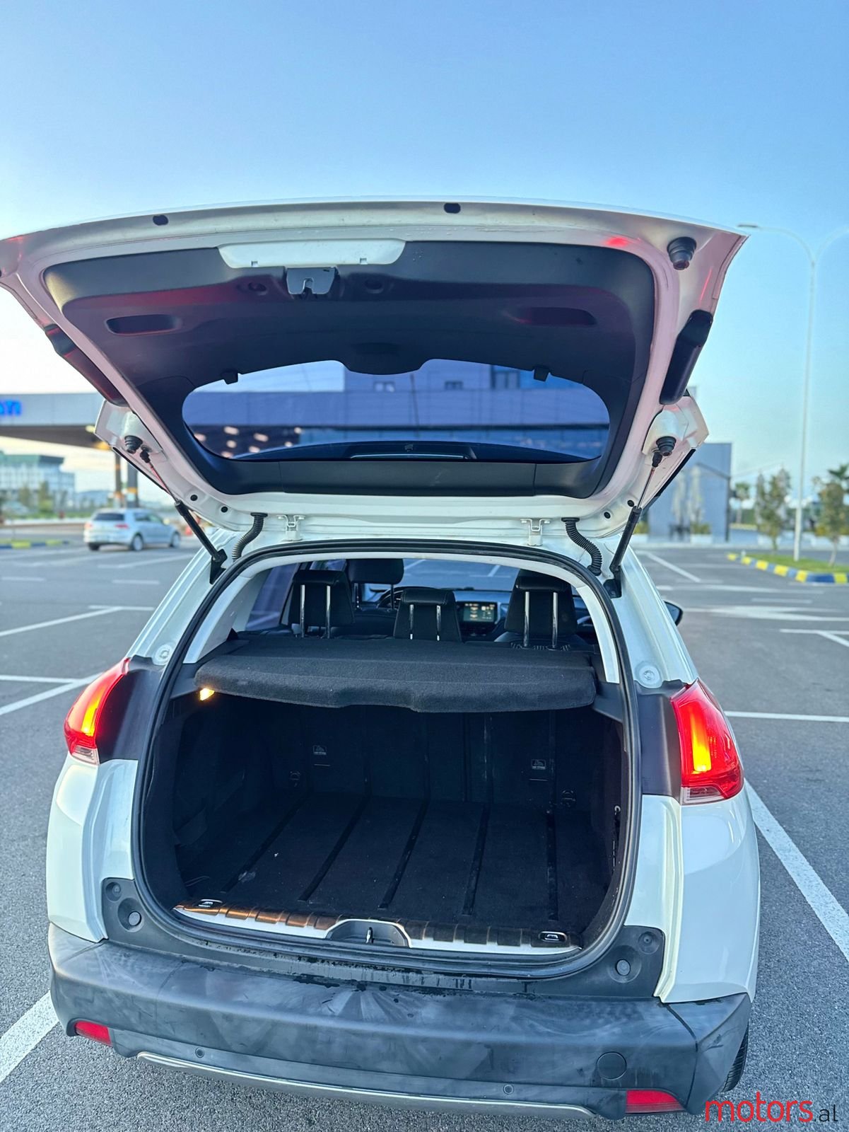 2015' Peugeot 2008 photo #4